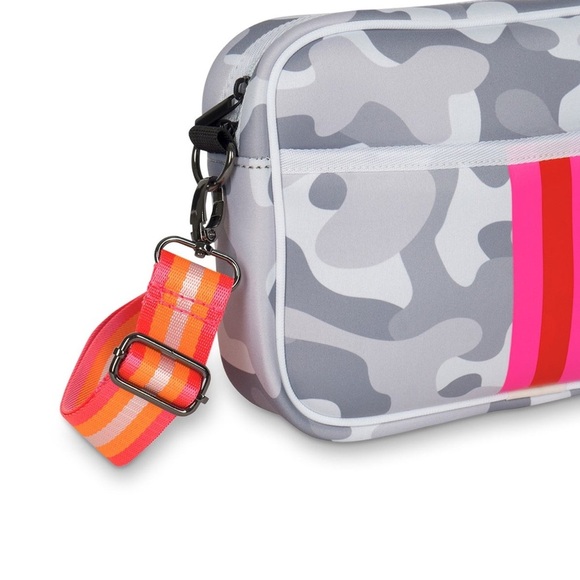 NWT Haute Shore Drew Rise Crossbody Bag – Grey Camo with Pink & Red Stripe - Picture 3 of 5